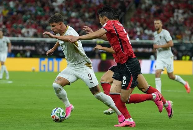 South Korea v Czechia - FIFA World Cup, WM, Weltmeisterschaft, Fussball 2026 - Group A ZAPOPAN, MEXICO - JUNE 11: Lee Han-beom (2) of South Korea in action against Adam Hlozek (9) of Czechia during the 2026 FIFA World Cup First Stage Group A match between South Korea and Czechia at Estadio Akron (Guadalajara Stadium) in Zapopan, Guadalajara, Mexico on June 11, 2026. Luciano Gonzalez Anadolu Zapopan Mexico. Editorial use only. Please get in touch for any other usage.  Copyright: x2026xAnadoluxLucianoxGonzalezx