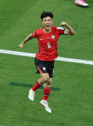 FIFA World Cup, WM, Weltmeisterschaft, Fussball 2026 - Group A - South Korea vs Czechia South Korea s Hwang In-beom celebrates after scoring an equalizer during the second half of a World Cup Group A football match between South Korea and Czechia at Estadio Guadalajara in Zapopan, Mexico, 11 June 2026. Zapopan Mexico  Copyright: xYONHAPx