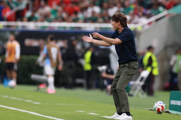 FIFA World Cup, WM, Weltmeisterschaft, Fussball 2026 - Group A - South Korea vs Czechia South Korea s head coach Hong Myung-Bo reacts during the FIFA World Cup 2026 Group A match between South Korea and Czechia in Guadalajara, Mexico, 11 June 2026. GUADALAJARA Mexico  Copyright: xALEXxCRUZx