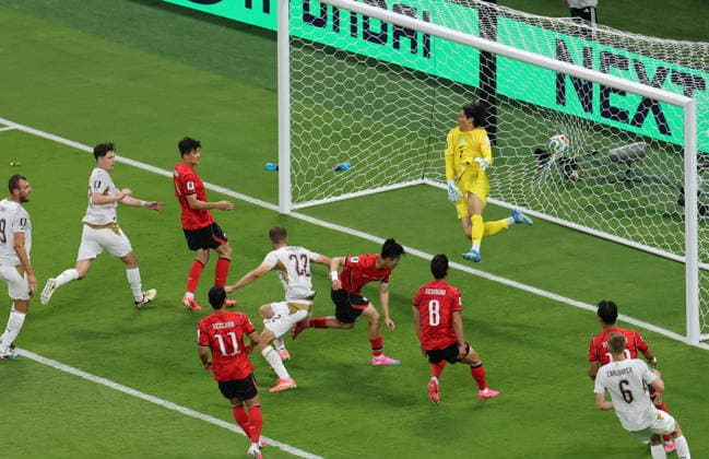 FIFA World Cup, WM, Weltmeisterschaft, Fussball 2026 - Group A - South Korea vs Czechia Czechia s Tomas Soucek (C) puts the ball in the net past South Korea goalkeeper Kim Seung-gyu, but the goal was ruled offside, during the second half of a World Cup Group A football match between South Korea and Czechia at Estadio Guadalajara in Zapopan, Mexico, 11 June 2026. Zapopan Mexico  Copyright: xYONHAPx