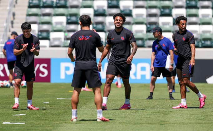 (260612) -- LOS ANGELES, June 12, 2026 -- Weston McKennie (3rd R) of Team USA attends a training session ahead of the group stage match against Paraguay at the FIFA World Cup, WM, Weltmeisterschaft, Fussball 2026 in Los Angeles, the United States, on June 11, 2026. ) (SP)U.S.-LOS ANGELES-FOOTBALL-FIFA WORLD CUP-TEAM USA-TRAINING MaoxSiqian 