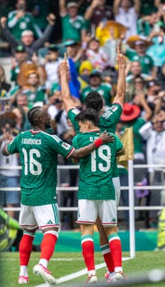 Fußball, FIFA WM 2026, Mexiko - Südafrika #5 MEXICO CITY, MEXICO - JUNE 11: Julian Quinones 16 of Team Mexico celebrates scoring with teammates during the group A match between Mexico and South Africa at the 2026 FIFA World Cup, WM, Weltmeisterschaft, Fussball at Mexico City Stadium on June 11, 2026 in Mexico City, Mexico.  Copyright: xVCGx 111647724885