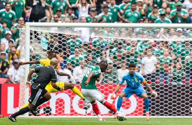 Fußball, FIFA WM 2026, Mexiko - Südafrika #5 MEXICO CITY, MEXICO - JUNE 11: Julian Quinones 16 of Team Mexico shoots during the group A match between Mexico and South Africa at the 2026 FIFA World Cup, WM, Weltmeisterschaft, Fussball at Mexico City Stadium on June 11, 2026 in Mexico City, Mexico.  Copyright: xVCGx 111647724900