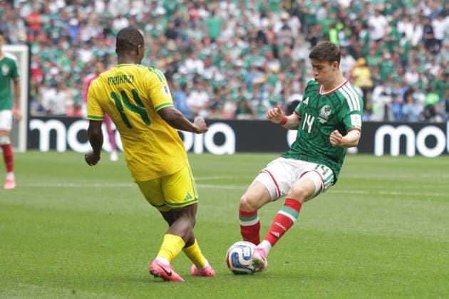 Fußball, FIFA WM 2026, Mexiko - Südafrika #5 June 11, 2026, Mexico City, Ciudad de Mexico, Mexico: Mbekezeli Mbokaz 14 of South Africa national football team and Armando GonzoÂ¡lez 14 of Mexican national football team battle for the ball during the Group A first-round match at the 2026 FIFA World Cup, WM, Weltmeisterschaft, Fussball at Estadio Azteca on June 11, 2026, in Mexico City, Mexico. Mexico V South Africa - 2026 FIFA World Cup 1st Round  - ZUMAe321 20260611_zsa_e321_239 Copyright: xIsmaelxRosasx