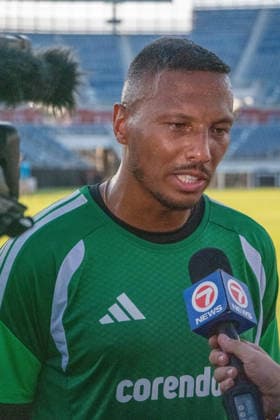 Fußball, FIFA WM 2026, Nationalteam Curacao, Training June 11, 2026, Boca Raton, Fl, USA: CuraoÂßao s ELOY ROOM speaks with media following a World Cup training session in Boca Raton. Boca Raton USA - ZUMAc343 0858955430st Copyright: xChrisxBeckettx
