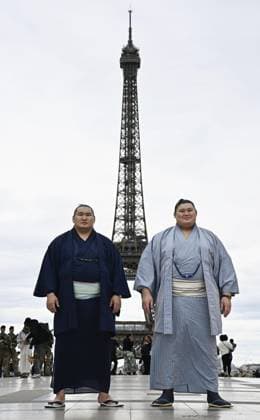 Sumo: Paris tournament Sumo grand champions Onosato (R) and Hoshoryu pose for a photo in front of Paris landmark Eiffel Tower on June 11, 2026, ahead of a June 13-14 sumo tournament in the French capital.  A14AA0005618470P