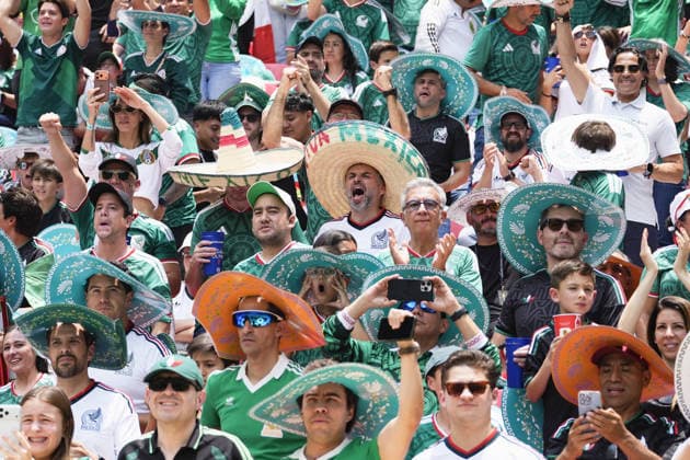 Football: 2026 World Cup Mexico fans cheer ahead of the World Cup opener against South Africa at Mexico City Stadium in the Mexican capital on June 11, 2026.  A14AA0005618490P