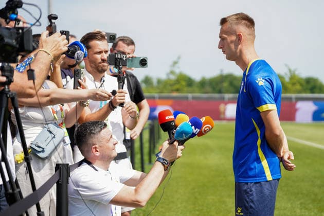 Bosnia and Herzegovina Training Day - 2026 FIFA World Cup, WM, Weltmeisterschaft, Fussball Amar MEMIC 15 of Bosnia and Herzegovina national football team attending media during the training day ahead the 2026 FIFA World Cup Group B match against Canada at Centennial Park. on June 11, 2026 in Toronto, Canada. Toronto Ontario Canada Copyright: xLeonardoxRamirezx