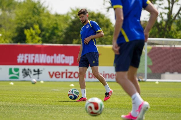 Bosnia and Herzegovina Training Day - 2026 FIFA World Cup, WM, Weltmeisterschaft, Fussball Stjepan RADELJIC 21 of Bosnia and Herzegovina national football team warms-up during the training day ahead the 2026 FIFA World Cup Group B match against Canada at Centennial Park. on June 11, 2026 in Toronto, Canada. Toronto Ontario Canada Copyright: xLeonardoxRamirezx