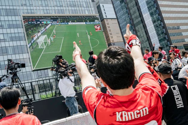 June 12, 2026, Seoul, Seoul, South Korea: Fans gather at Gwanghwamun Square in Seoul to cheer on South Korea during the FIFA World Cup, WM, Weltmeisterschaft, Fussball 2026 Group A match against the Czech Republic. Fans Watch South Korea Play Czech Republic In Seoul