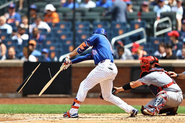 MLB, Baseball Herren, USA St. Louis Cardinals Vs. New York Mets Marcus Semien of the New York Mets breaks his bat during the third inning of a baseball game against the St. Louis Cardinals at Citi Field in Flushing, New York, on June 11, 2026. Flushing New York United States  Copyright: xGordonxDonovanx originalFilename:donovan-mlbstlou260611_npFk2.jpg