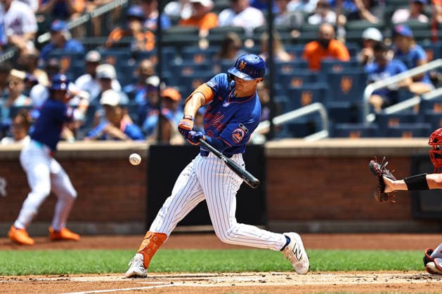 MLB, Baseball Herren, USA St. Louis Cardinals Vs. New York Mets New York Mets player Jared Young 29 hits a solo home run during the first inning of a baseball game against the St. Louis Cardinals at Citi Field in Flushing, New York, on June 11, 2026. Flushing New York United States  Copyright: xGordonxDonovanx originalFilename:donovan-mlbstlou260611_npQLg.jpg