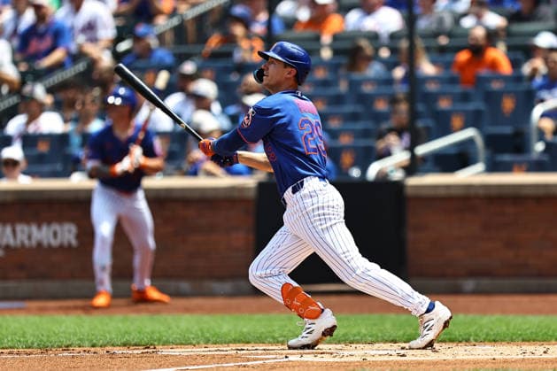 MLB, Baseball Herren, USA St. Louis Cardinals Vs. New York Mets New York Mets player Jared Young 29 hits a solo home run during the first inning of a baseball game against the St. Louis Cardinals at Citi Field in Flushing, New York, on June 11, 2026. Flushing New York United States  Copyright: xGordonxDonovanx originalFilename:donovan-mlbstlou260611_npVu0.jpg