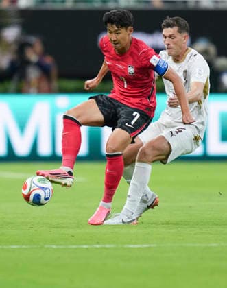 (260612) -- GUADALAJARA, June 12, 2026 -- Son Heung-min (L) of South Korea vies with Robin Hranac of the Czech Republic during the group A match between South Korea and the Czech Republic at the 2026 FIFA World Cup, WM, Weltmeisterschaft, Fussball at Guadalajara Stadium in Guadalajara, Mexico, June 11, 2026. (Photo by Xinhua) (SP)MEXICO-GUADALAJARA-FOOTBALL-FIFA WORLD CUP-GROUP A-KOR VS CZE MartinxZabala 