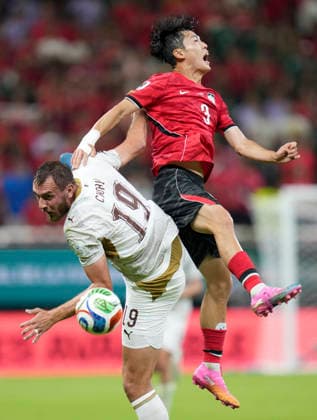 (260612) -- GUADALAJARA, June 12, 2026 -- Lee Gi-hyuk (R) of South Korea vies with Tomas Chory of the Czech Republic during the group A match between South Korea and the Czech Republic at the 2026 FIFA World Cup, WM, Weltmeisterschaft, Fussball at Guadalajara Stadium in Guadalajara, Mexico, June 11, 2026. (Photo by Xinhua) (SP)MEXICO-GUADALAJARA-FOOTBALL-FIFA WORLD CUP-GROUP A-KOR VS CZE MartinxZabala 