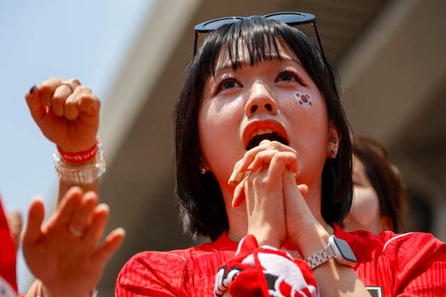South Korea s soccer fans gather at Gwanghwamun Square for 2026 FIFA World Cup, WM, Weltmeisterschaft, Fussball public viewing South Korean soccer fans cheer during an outdoor public viewing party for the live screening of the 2026 FIFA World Cup Group A match between South Korea and Czechia at Gwanghwamun Square in Seoul, South Korea, on June 12, 2026. Seoul South Korea  Copyright: xMatrixxImagesx xJungxUi-Chelx
