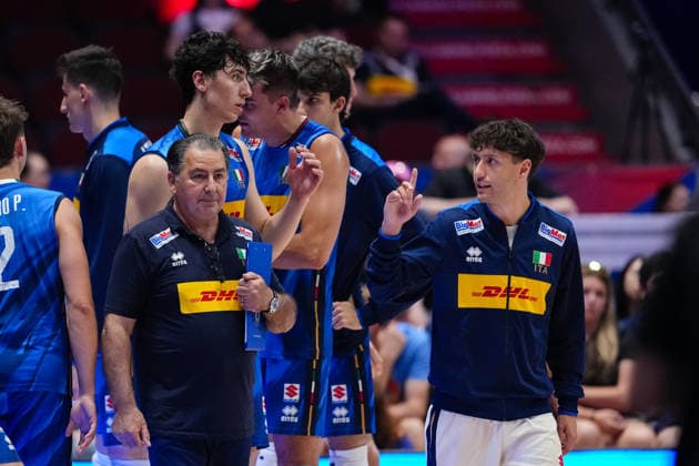 Volleyball, Nations League, Deutschland - Italien Germany V Italy - 2026 Men s Volleyball Nations League - Ottawa -Day2 Head coach Ferdinando De Giorgi of Italy speaks with players during the 2026 Men s Volleyball Nations League match between Germany and Italy at TD Place Arena in Ottawa, Canada, on June 11, 2026. Ottawa Ontario Canada  Copyright: xYuanxTianx originalFilename:tian-2026mens260611_np38s.jpg