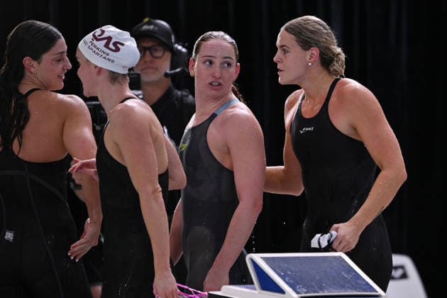 SWIMMING AUSTRALIAN TRIALS, Shayna Jack (right) congratulates Mollie O™Callaghan (2nd from right) on her win in the Women s 100m Freestyle on day 5 of the 2026 Australian Swimming Trials at Sydney Olympic Park Aquatic Centre in Sydney, Friday, June 12, 2026. ( NO ARCHIVING, EDITORIAL USE ONLY SYDNEY NEW SOUTH WALES AUSTRALIA  Copyright: xDEANxLEWINSx 20260612184417640087