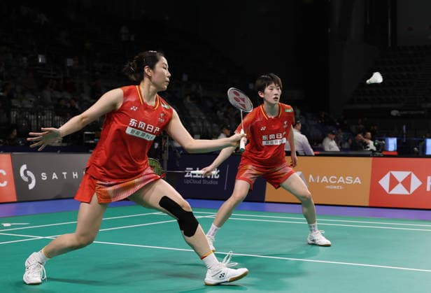 (260612) -- SYDNEY, June 12, 2026 -- Jia Yifan (L) Zhang Shuxian compete during the women s doubles quarterfinal match between Jia Yifan Zhang Shuxian of China and Hsu Ya Ching Sung Yu-Hsuan of Chinese Taipei at the Australian Badminton Open 2026 in Sydney, Australia, June 12, 2026. ) (SP)AUSTRALIA-SYDNEY-BADMINTON-AUSTRALIAN OPEN-WOMEN S DOUBLES GongxBing 