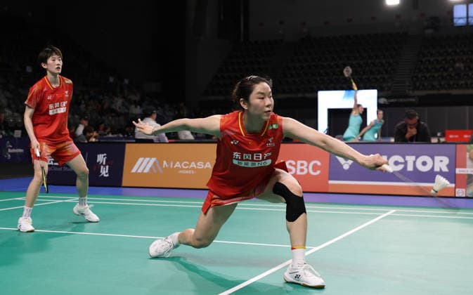 (260612) -- SYDNEY, June 12, 2026 -- Jia Yifan (R) Zhang Shuxian compete during the women s doubles quarterfinal match between Jia Yifan Zhang Shuxian of China and Hsu Ya Ching Sung Yu-Hsuan of Chinese Taipei at the Australian Badminton Open 2026 in Sydney, Australia, June 12, 2026. ) (SP)AUSTRALIA-SYDNEY-BADMINTON-AUSTRALIAN OPEN-WOMEN S DOUBLES GongxBing 