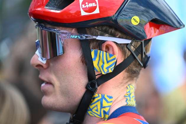 Tour Auvergne - Rhone-Alpes 2026 Stage 6 CREST-VOLAND, FRANCE - JUNE 12 : earpiece of Skjelmose Mattias (DEN) of Lidl - Trek during stage 6 of the 78th edition of Tour Auvergne - Rhone-Alpes an UCI World Tour 2.UWT cycling road race stage for Men Elite of 182.3 km with start in Saint-Vulbas and finish in Crest-Voland on June 12, 2026 in Crest-Voland, France, 12 06 2026 ( Motordriver Guy De Vuyst - Crest-Voland France  Copyright: xVincentxKalutx