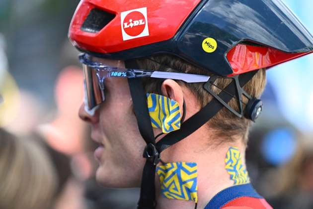 Tour Auvergne - Rhone-Alpes 2026 Stage 6 CREST-VOLAND, FRANCE - JUNE 12 : earpiece of Skjelmose Mattias (DEN) of Lidl - Trek during stage 6 of the 78th edition of Tour Auvergne - Rhone-Alpes an UCI World Tour 2.UWT cycling road race stage for Men Elite of 182.3 km with start in Saint-Vulbas and finish in Crest-Voland on June 12, 2026 in Crest-Voland, France, 12 06 2026 ( Motordriver Guy De Vuyst - Crest-Voland France  Copyright: xVincentxKalutx