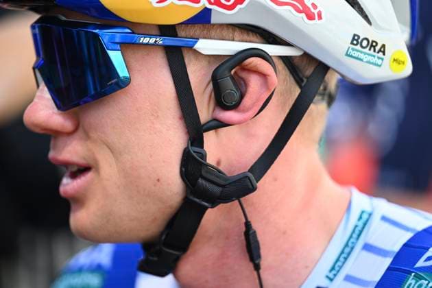 Tour Auvergne - Rhone-Alpes 2026 Stage 6 CREST-VOLAND, FRANCE - JUNE 12 : illustration picture earpiece during stage 6 of the 78th edition of Tour Auvergne - Rhone-Alpes an UCI World Tour 2.UWT cycling road race stage for Men Elite of 182.3 km with start in Saint-Vulbas and finish in Crest-Voland on June 12, 2026 in Crest-Voland, France, 12 06 2026 ( Motordriver Guy De Vuyst - Crest-Voland France  Copyright: xVincentxKalutx