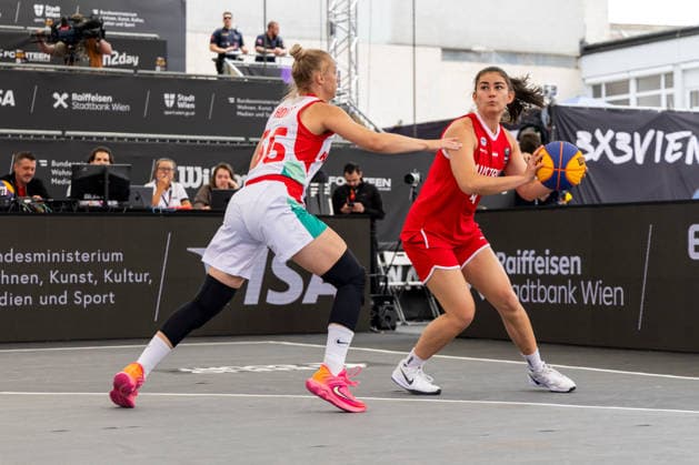 BASKETBALL - FIBA 3x3 World Tour VIENNA,AUSTRIA,12.JUN.26 - BASKETBALL - FIBA 3x3 World Tour. Image shows Rebeka Holcz (HUN) and Magdalena Schmidt (AUT).  GEPAxpictures xPhilippxBrem