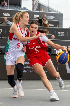 BASKETBALL - FIBA 3x3 World Tour VIENNA,AUSTRIA,12.JUN.26 - BASKETBALL - FIBA 3x3 World Tour. Image shows Sara Laczko (HUN) and Magdalena Schmidt (AUT).  GEPAxpictures xPhilippxBrem
