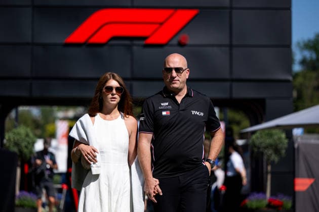 ESP, MSC Cruises Grand Prix von Barcelona-Katalonien, Freies Training, Formel 1 Weltmeisterschaft Saison 2026 12.06.2026, Circuit de Barcelona Catalunya, Barcelona, ESP, MSC Cruises Grand Prix von Barcelona-Katalonien, Freies Training, Formel 1 Weltmeisterschaft Saison 2026, im Bild Dan Towriss (Cadillac F1 Team, TWG Besitzer) mit Ehefrau Cassidy Towriss,