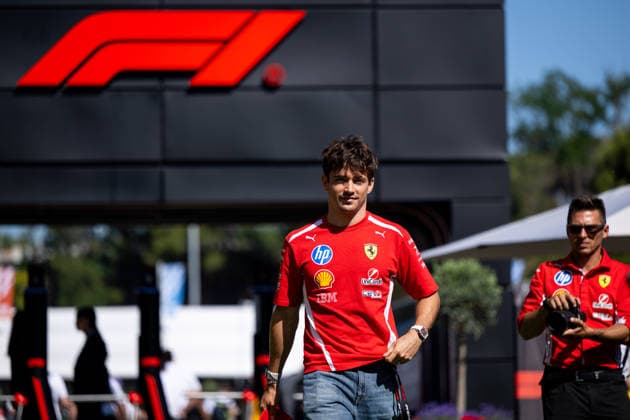ESP, MSC Cruises Grand Prix von Barcelona-Katalonien, Freies Training, Formel 1 Weltmeisterschaft Saison 2026 12.06.2026, Circuit de Barcelona Catalunya, Barcelona, ESP, MSC Cruises Grand Prix von Barcelona-Katalonien, Freies Training, Formel 1 Weltmeisterschaft Saison 2026, im Bild Charles Leclerc (Scuderia Ferrari HP, Monaco, 16) vor F1 Branding,