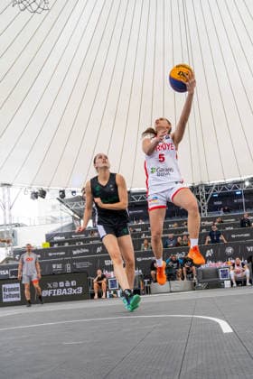BASKETBALL - FIBA 3x3 World Tour VIENNA,AUSTRIA,12.JUN.26 - BASKETBALL - FIBA 3x3 World Tour. Image shows Sarah Ellen Hickey (IRL) and Ceren Akpõnar (TUR).  GEPAxpictures xPhilippxBrem
