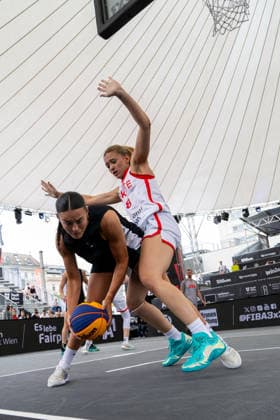 BASKETBALL - FIBA 3x3 World Tour VIENNA,AUSTRIA,12.JUN.26 - BASKETBALL - FIBA 3x3 World Tour. Image shows Sarah Ellen Hickey (IRL) and Selin Rachel Guel (TUR.  GEPAxpictures xPhilippxBrem