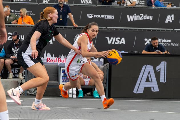 BASKETBALL - FIBA 3x3 World Tour VIENNA,AUSTRIA,12.JUN.26 - BASKETBALL - FIBA 3x3 World Tour. Image shows Maria Alice Kealy (IRL) and Selen ?rem Bas (TUR).  GEPAxpictures xPhilippxBrem