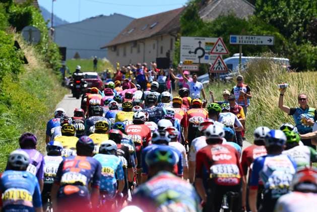 Tour Auvergne - Rhone-Alpes 2026 Stage 6 CREST-VOLAND, FRANCE - JUNE 12 : illustration picture peloton during stage 6 of the 78th edition of Tour Auvergne - Rhone-Alpes an UCI World Tour 2.UWT cycling road race stage for Men Elite of 182.3 km with start in Saint-Vulbas and finish in Crest-Voland on June 12, 2026 in Crest-Voland, France, 12 06 2026 ( Motordriver Guy De Vuyst - Crest-Voland France  Copyright: xVincentxKalutx