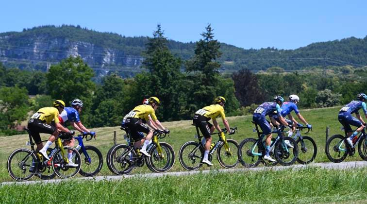 Tour Auvergne - Rhone-Alpes 2026 Stage 6 CREST-VOLAND, FRANCE - JUNE 12 : Arndt Nikias (GER) of Bahrain - Victorious, Affini Edoardo (ITA) of Team Visma Lease a Bike, Hagenes Per Strand (NOR) of Team Visma Lease a Bike, Armirail Bruno (FRA) of Team Visma Lease a Bike during stage 6 of the 78th edition of Tour Auvergne - Rhone-Alpes an UCI World Tour 2.UWT cycling road race stage for Men Elite of 182.3 km with start in Saint-Vulbas and finish in Crest-Voland on June 12, 2026 in Crest-Voland, France, 12 06 2026 ( Motordriver Guy De Vuyst - Crest-Voland France  Copyright: xVincentxKalutx