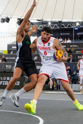 BASKETBALL - FIBA 3x3 World Tour VIENNA,AUSTRIA,12.JUN.26 - BASKETBALL - FIBA 3x3 World Tour. Image shows Meli Brendan Douanla (IRL) and Baran Yurdusen (TUR).  GEPAxpictures xPhilippxBrem