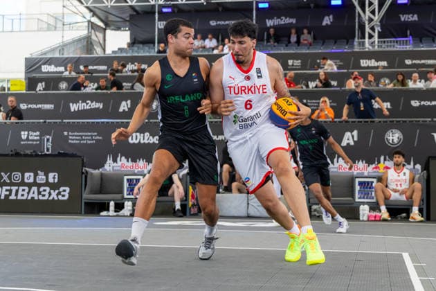 BASKETBALL - FIBA 3x3 World Tour VIENNA,AUSTRIA,12.JUN.26 - BASKETBALL - FIBA 3x3 World Tour. Image shows Meli Brendan Douanla (IRL) and Baran Yurdusen (TUR).  GEPAxpictures xPhilippxBrem