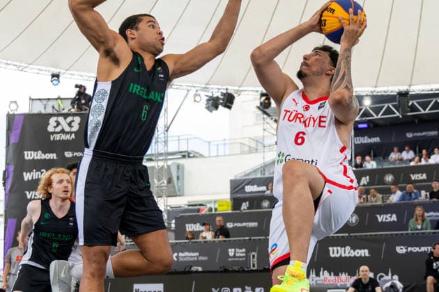 BASKETBALL - FIBA 3x3 World Tour VIENNA,AUSTRIA,12.JUN.26 - BASKETBALL - FIBA 3x3 World Tour. Image shows Meli Brendan Douanla (IRL) and Baran Yurdusen (TUR).  GEPAxpictures xPhilippxBrem