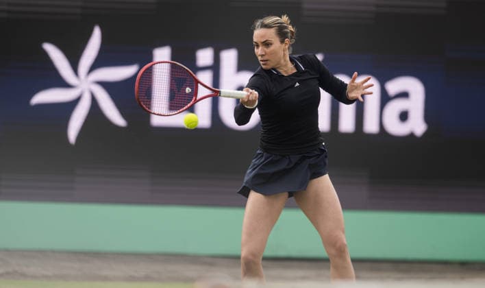 S-HERTOGENBOSCH, NETHERLANDS - JUNE 12: Elena-Gabriela Ruse of Romania plays a forehand against Barbora Krejcikova of the Czech Republic during their WTA, Tennis Damen Singles match at the LibÃ ma Open on June 12, 2026 at Autotron s-Hertogenbosch in s-Hertogenbosch, Netherlands. Credit: Andy Astfalck NurPhoto Netherlands Copyright: xAndyxAstfalckx