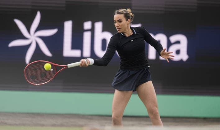 S-HERTOGENBOSCH, NETHERLANDS - JUNE 12: Elena-Gabriela Ruse of Romania plays a forehand against Barbora Krejcikova of the Czech Republic during their WTA, Tennis Damen Singles match at the LibÃ ma Open on June 12, 2026 at Autotron s-Hertogenbosch in s-Hertogenbosch, Netherlands. Credit: Andy Astfalck NurPhoto Netherlands Copyright: xAndyxAstfalckx