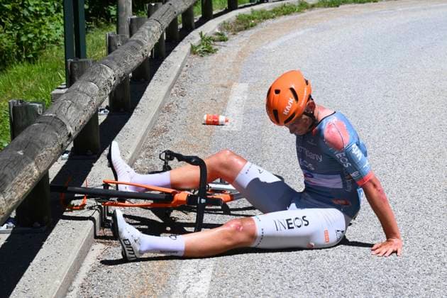 Tour Auvergne - Rhone-Alpes 2026 Stage 6 CREST-VOLAND, FRANCE - JUNE 12 : crash of Tarling Joshua (GBR) of Netcompany INEOS during stage 6 of the 78th edition of Tour Auvergne - Rhone-Alpes an UCI World Tour 2.UWT cycling road race stage for Men Elite of 182.3 km with start in Saint-Vulbas and finish in Crest-Voland on June 12, 2026 in Crest-Voland, France, 12 06 2026 ( Motordriver Guy De Vuyst - Crest-Voland France  Copyright: xVincentxKalutx
