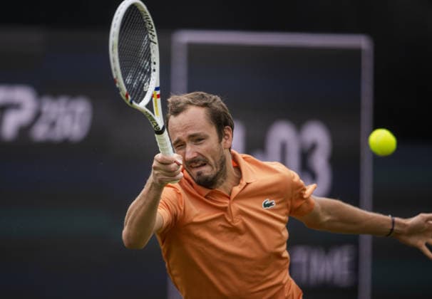 Libema Open Daniil Medvedev plays a forehand against Thijs Boogaard of the Netherlands during their ATP, Tennis Herren Singles match at the Libema Open at Autotron s-Hertogenbosch in s-Hertogenbosch, Netherlands, on June 12, 2026. S-Hertogenbosch Netherlands  Copyright: xAndyxAstfalckx originalFilename:astfalck-libemaop260612_npTMx.jpg