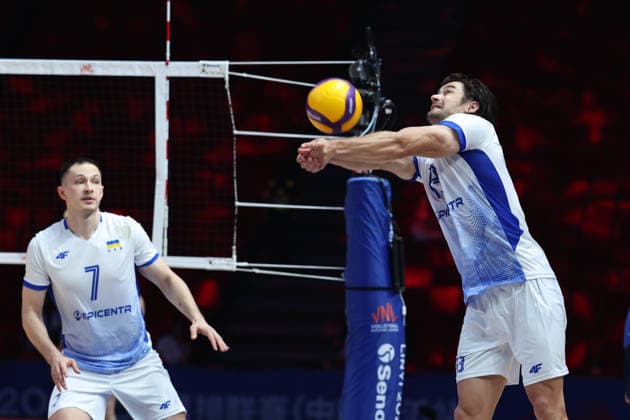 (260612) -- LINYI, June 12, 2026 -- Vasyl Tupchii (R) of Ukraine competes during the men s pool 3 match between Ukraine and Cuba at the 2026 Volleyball Nations League (VNL) in Linyi, east China s Shandong Province, June 12, 2026. ) (SP)CHINA-LINYI-VOLLEYBALL NATIONS LEAGUE-CUB VS UKR(CN) ZhuxZheng 