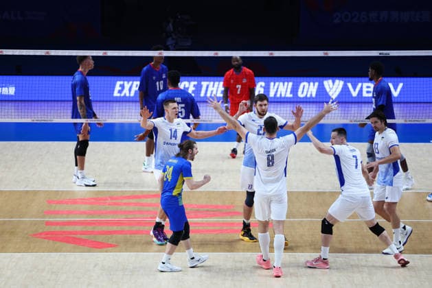 (260612) -- LINYI, June 12, 2026 -- Players of Ukraine celebrate a score during the men s pool 3 match between Ukraine and Cuba at the 2026 Volleyball Nations League (VNL) in Linyi, east China s Shandong Province, June 12, 2026. ) (SP)CHINA-LINYI-VOLLEYBALL NATIONS LEAGUE-CUB VS UKR(CN) ZhuxZheng 