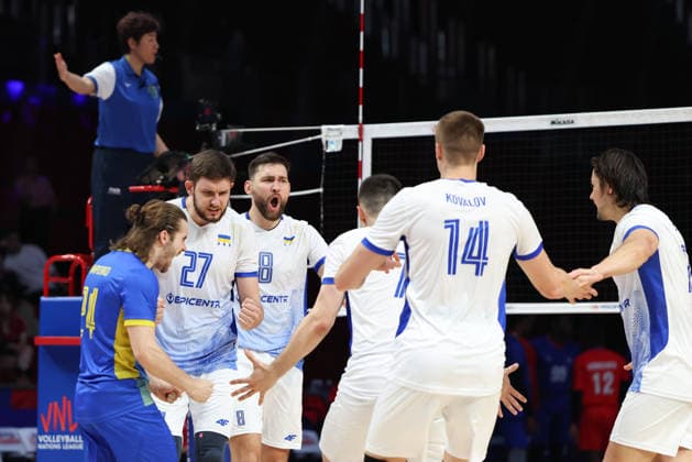 (260612) -- LINYI, June 12, 2026 -- Players of Ukraine celebrate a score during the men s pool 3 match between Ukraine and Cuba at the 2026 Volleyball Nations League (VNL) in Linyi, east China s Shandong Province, June 12, 2026. ) (SP)CHINA-LINYI-VOLLEYBALL NATIONS LEAGUE-CUB VS UKR(CN) ZhuxZheng 