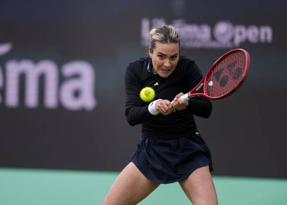 Libema Open Elena-Gabriela Ruse of Romania plays a backhand against Barbora Krejcikova of the Czech Republic during their WTA, Tennis Damen Singles match at the Libema Open at Autotron s-Hertogenbosch in s-Hertogenbosch, Netherlands, on June 12, 2026. S-Hertogenbosch Netherlands  Copyright: xAndyxAstfalckx originalFilename:astfalck-libemaop260612_nptDw.jpg