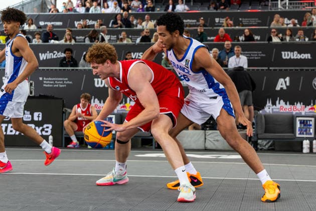 BASKETBALL - FIBA 3x3 World Tour VIENNA,AUSTRIA,12.JUN.26 - BASKETBALL - FIBA 3x3 World Tour. Image shows Luis Goed (AUT) and Loic Noudogbessi (FRA).  GEPAxpictures xPhilippxBrem