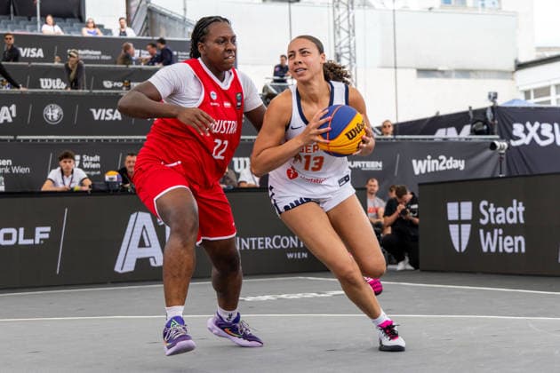 BASKETBALL - FIBA 3x3 World Tour VIENNA,AUSTRIA,12.JUN.26 - BASKETBALL - FIBA 3x3 World Tour. Image shows Janet Osahumwense Oriakhi (AUT) and Jaleesa Molina (NED).  GEPAxpictures xPhilippxBrem