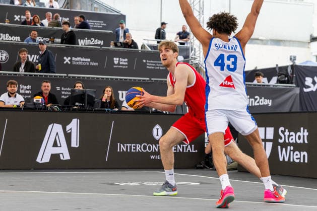 BASKETBALL - FIBA 3x3 World Tour VIENNA,AUSTRIA,12.JUN.26 - BASKETBALL - FIBA 3x3 World Tour. Image shows Florian Andreas Koeppel (AUT) ad Maxime Sconard (FRA).  GEPAxpictures xPhilippxBrem